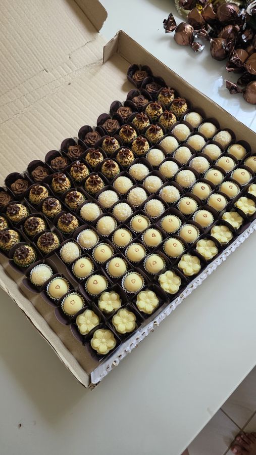 Bandeja de brigadeiros para aniversário